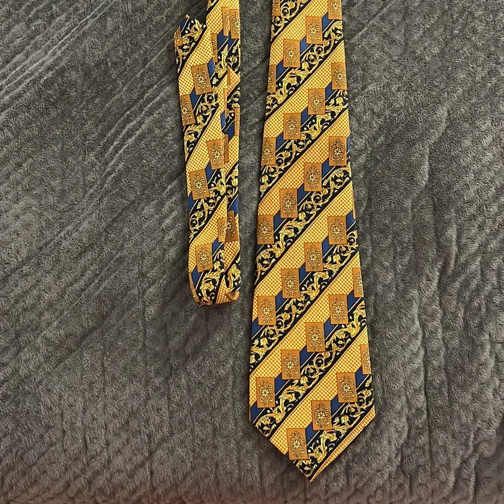 Multi-colored tie. - Picture 2 of 2